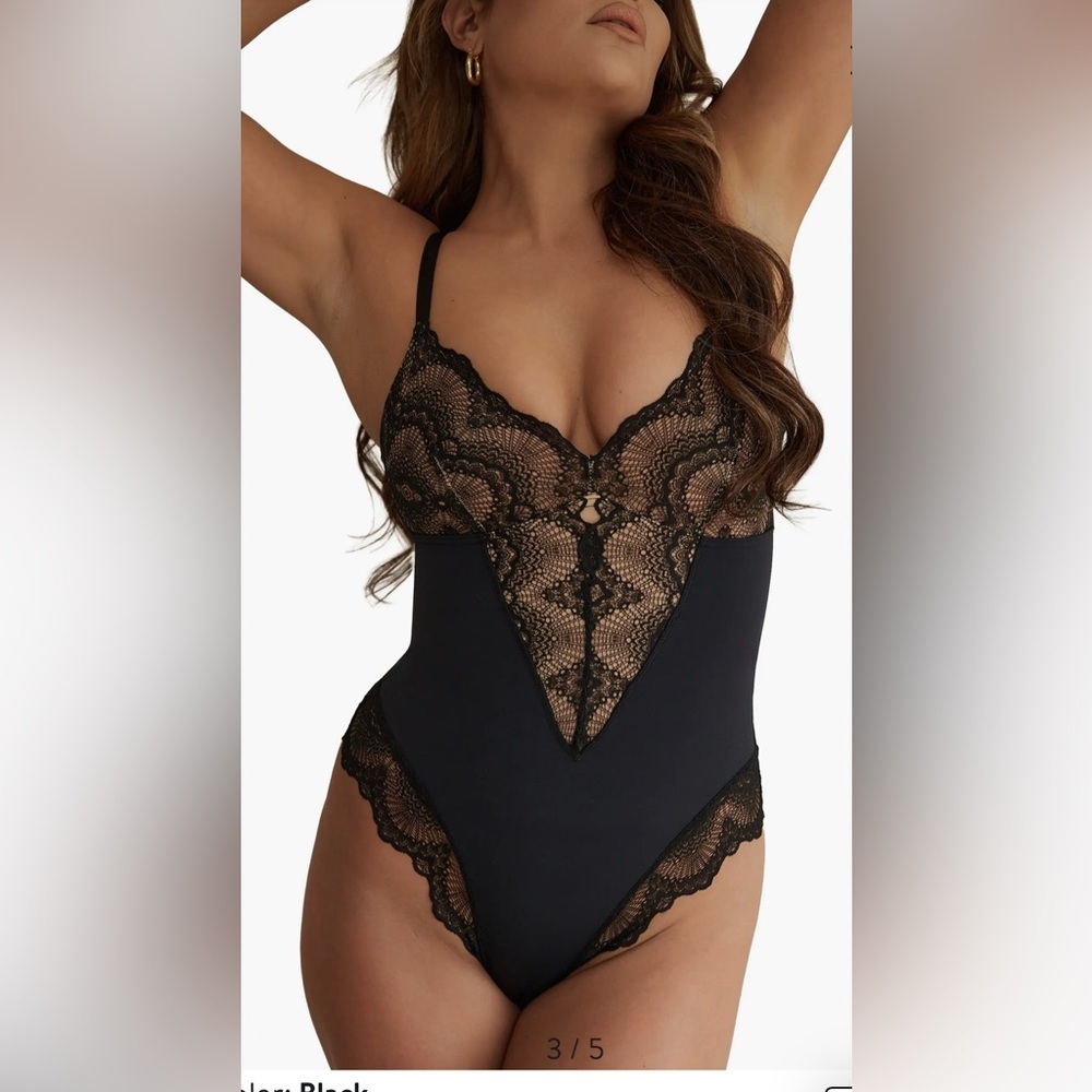 Black Lace-Detail Bodysuit Chemise - Picture 2 of 6